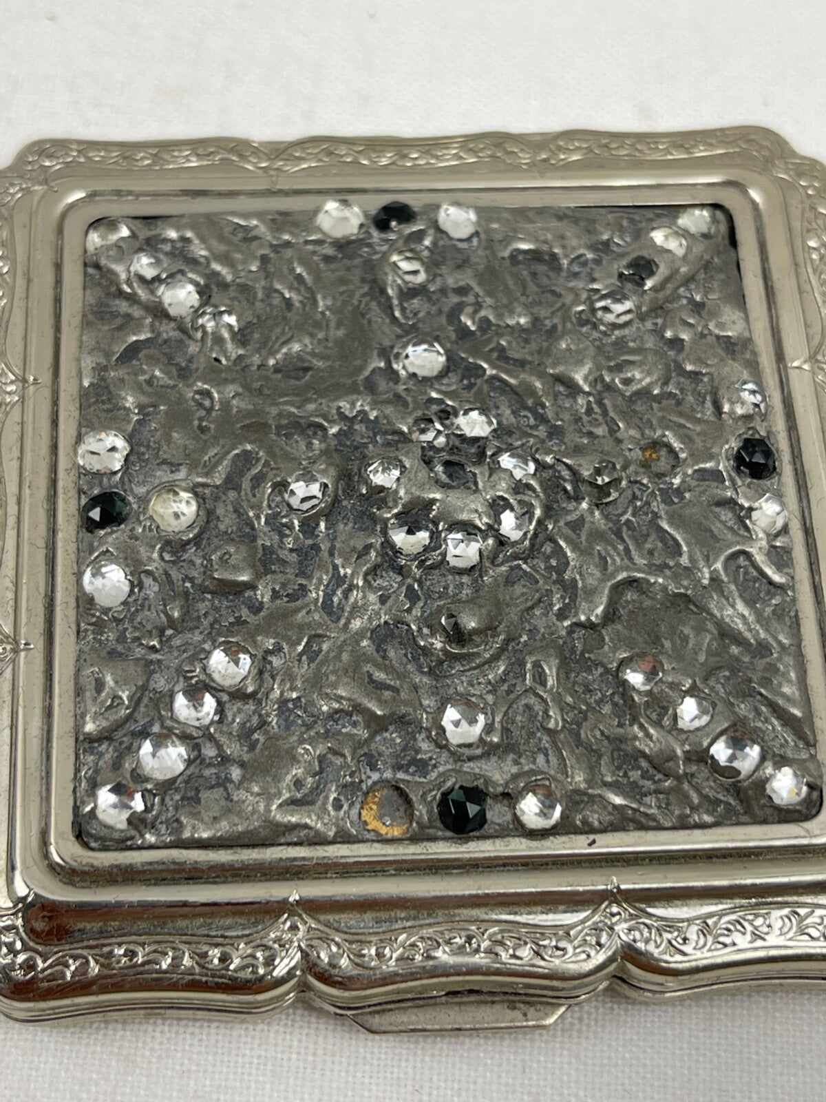 Poudrier Stratton strass