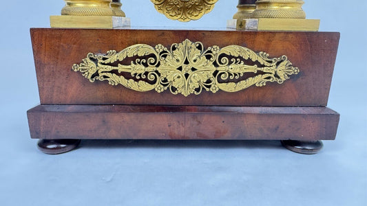 Pendule portique en acajou époque Restauration