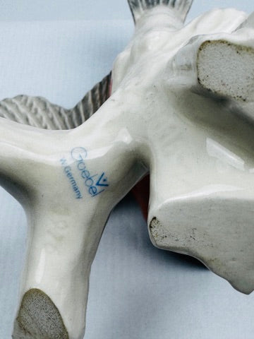 Figurine d’oiseau Goebel West Germany – Rouge-gorge en vol, porcelaine émaillée