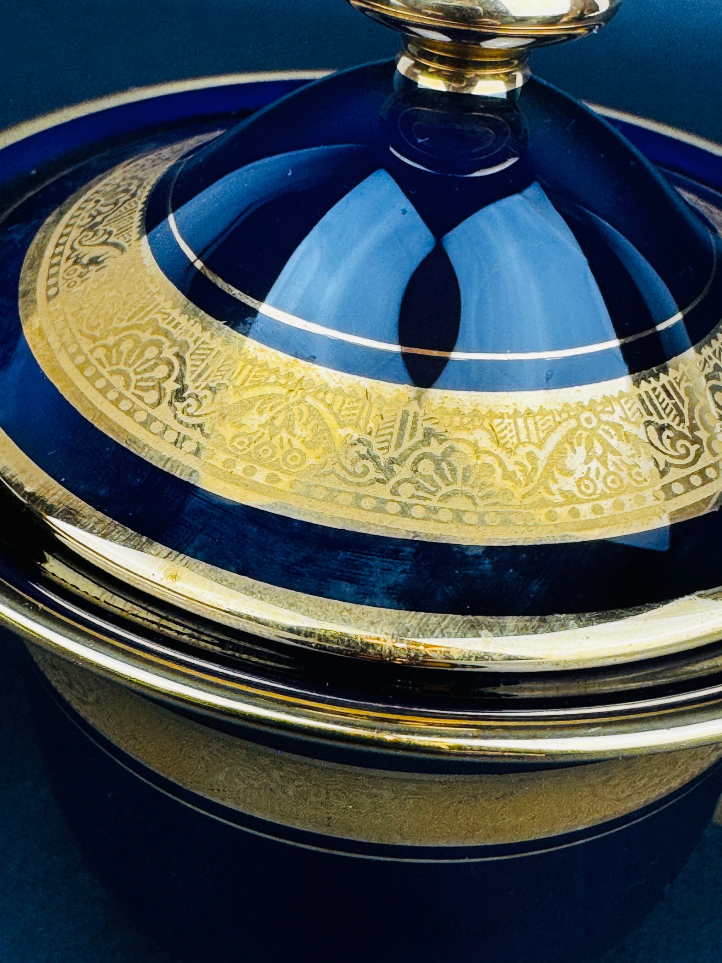 Service à café tête à tête bleu de Four et or Legle Limoges, porcelaine d’art