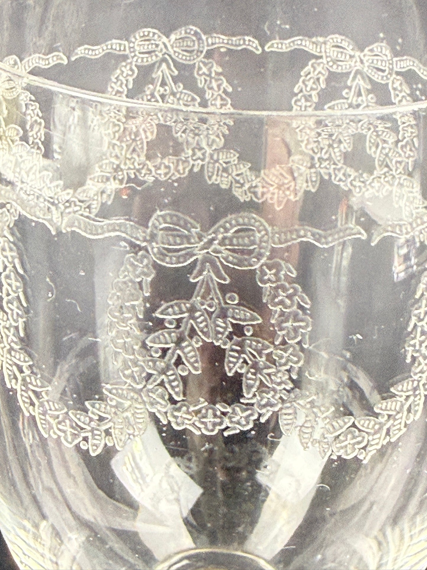 Suite de 6 verres à vin blanc/porto en cristal gravé