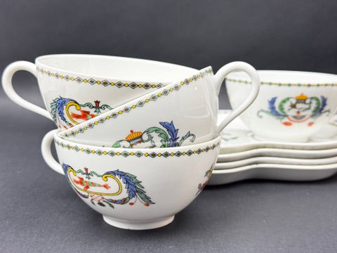 Suite de 4 tasses à déjeuner Porcelaine de Paris modèle Pavot