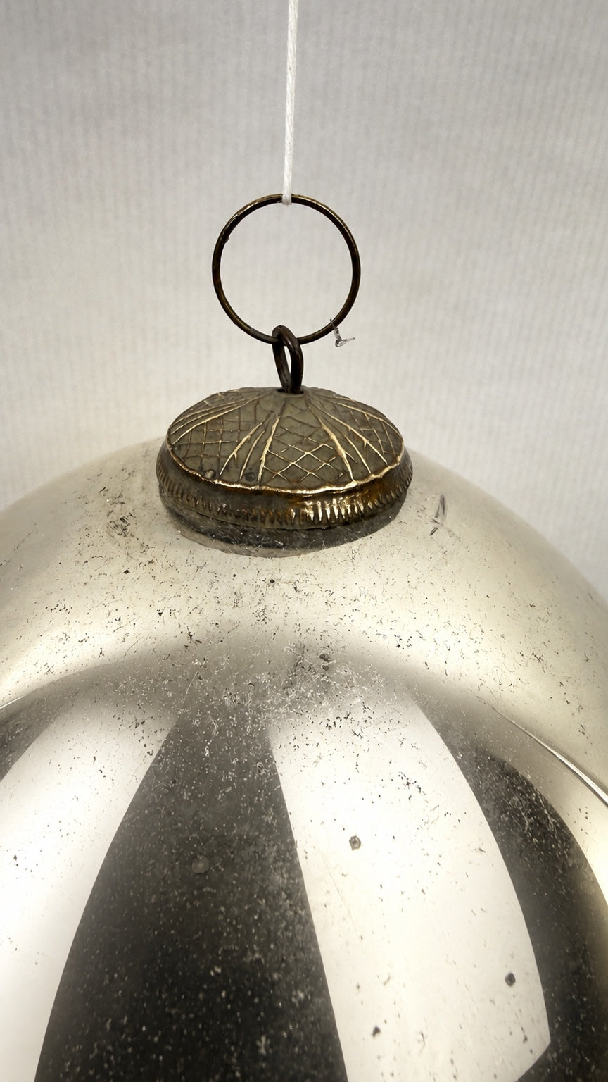 Boule de pardon ancienne en verre argenté, diamètre 16 cm