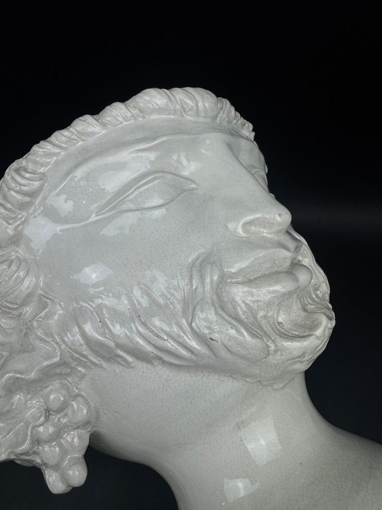 Grand cache pot faïence blanche têtes de faunes vers 1900