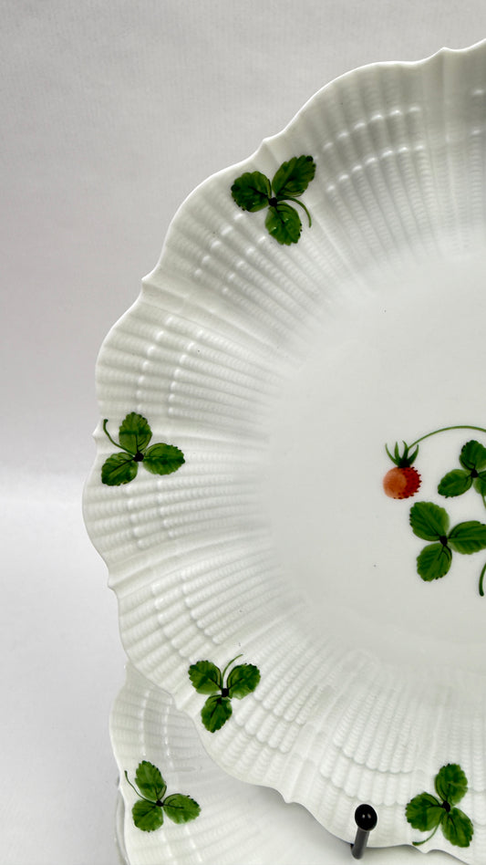 6 assiettes plates 25 cm porcelaine de Limoges Le Chambrelain, décor fraises des bois