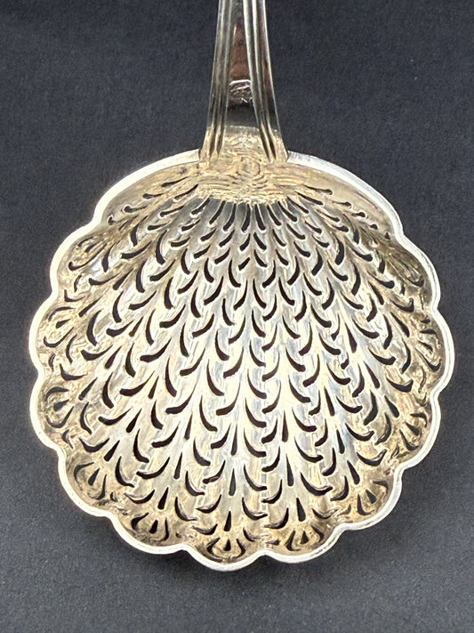 Saupoudreuse en argent massif Association des Orfèvres 1793-1794