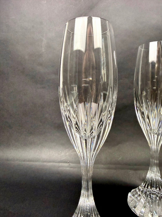 Suite de 2 flûtes à champagne Baccarat modèle Masséna