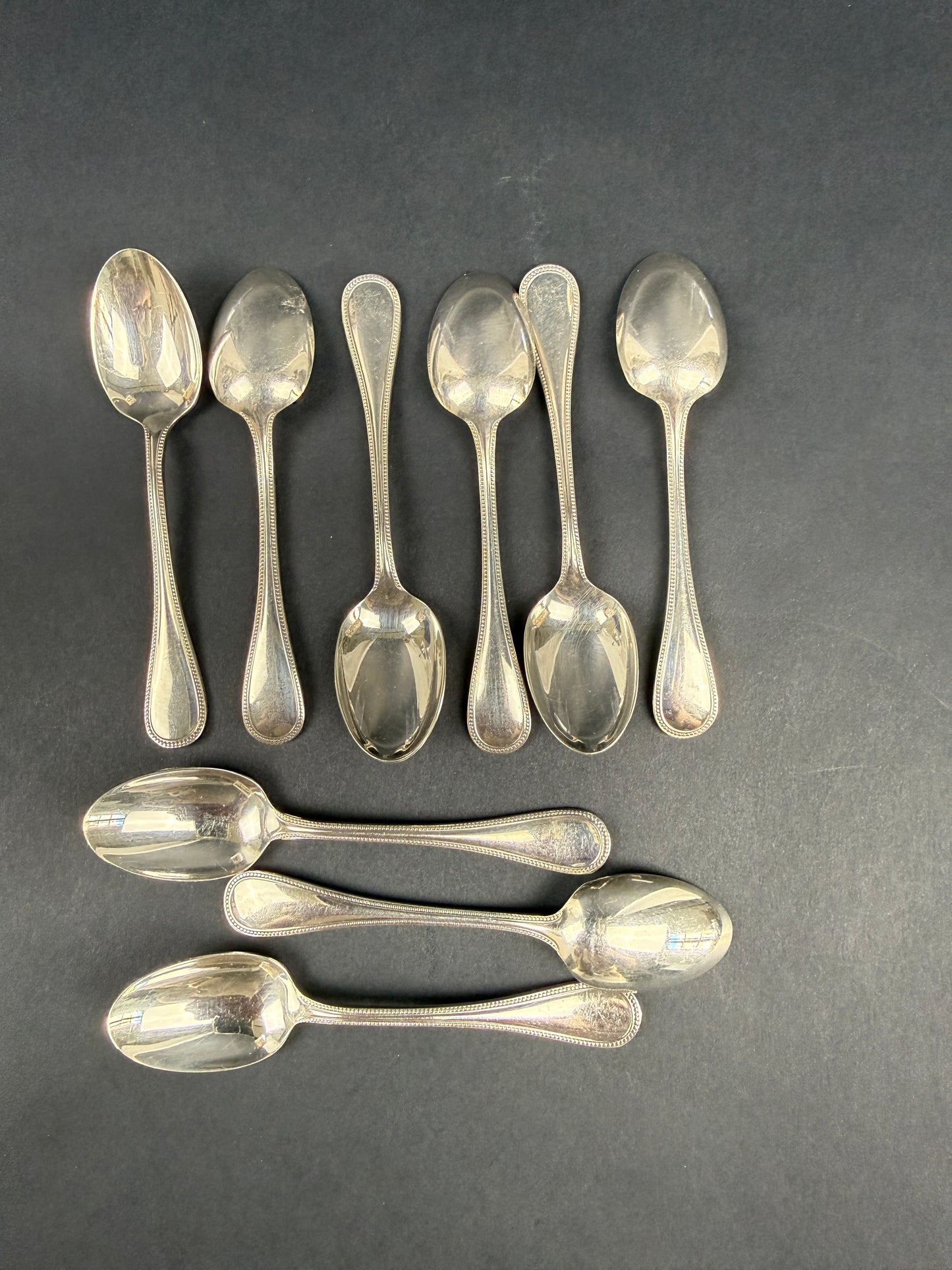 Christofle, suite de 9 cuillères à moka modèle perles
