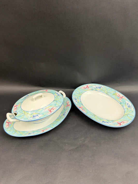 Haviland, suite de 2 pièces de forme modèle Assouan, saucière et ravier