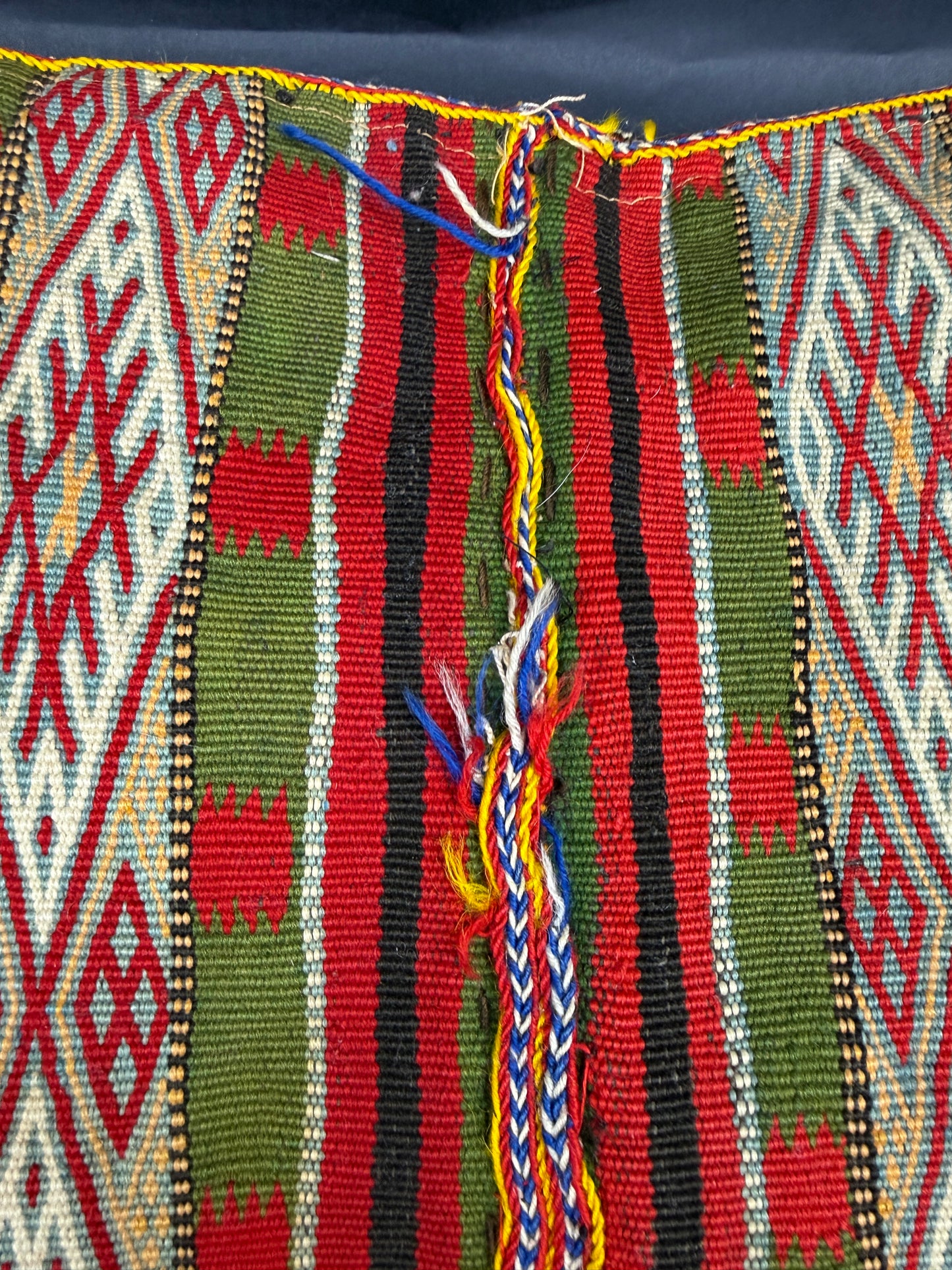 Ancien coussin berbère, Kilim