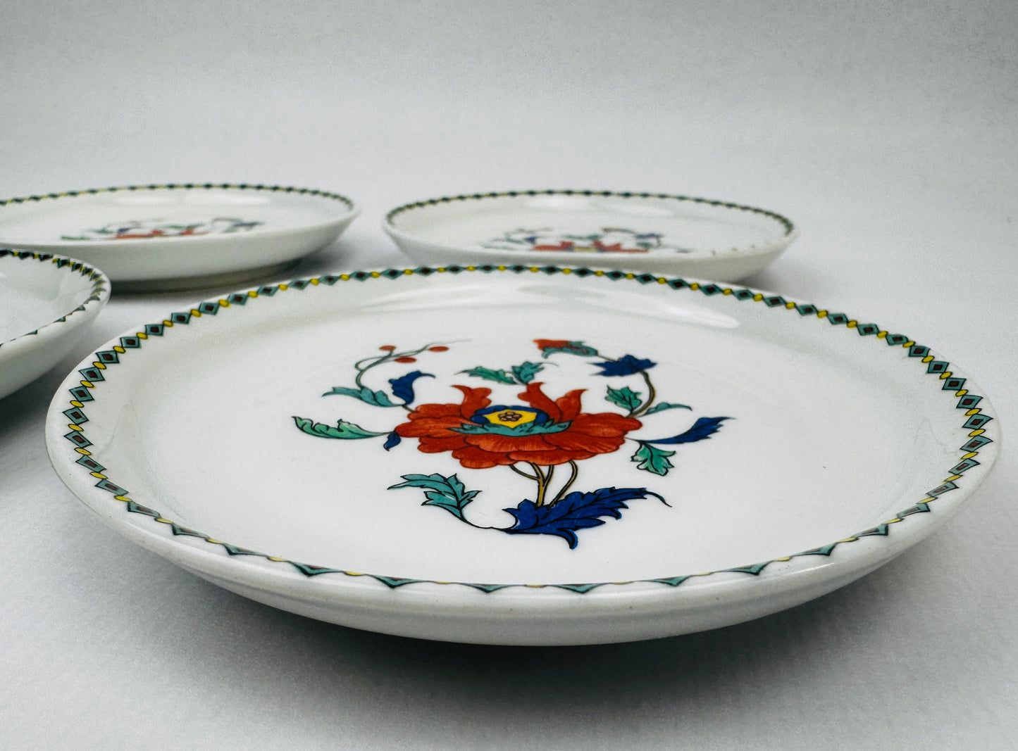 4 coupelles Porcelaine de Paris décor Pavot fleurs rouges et bleues