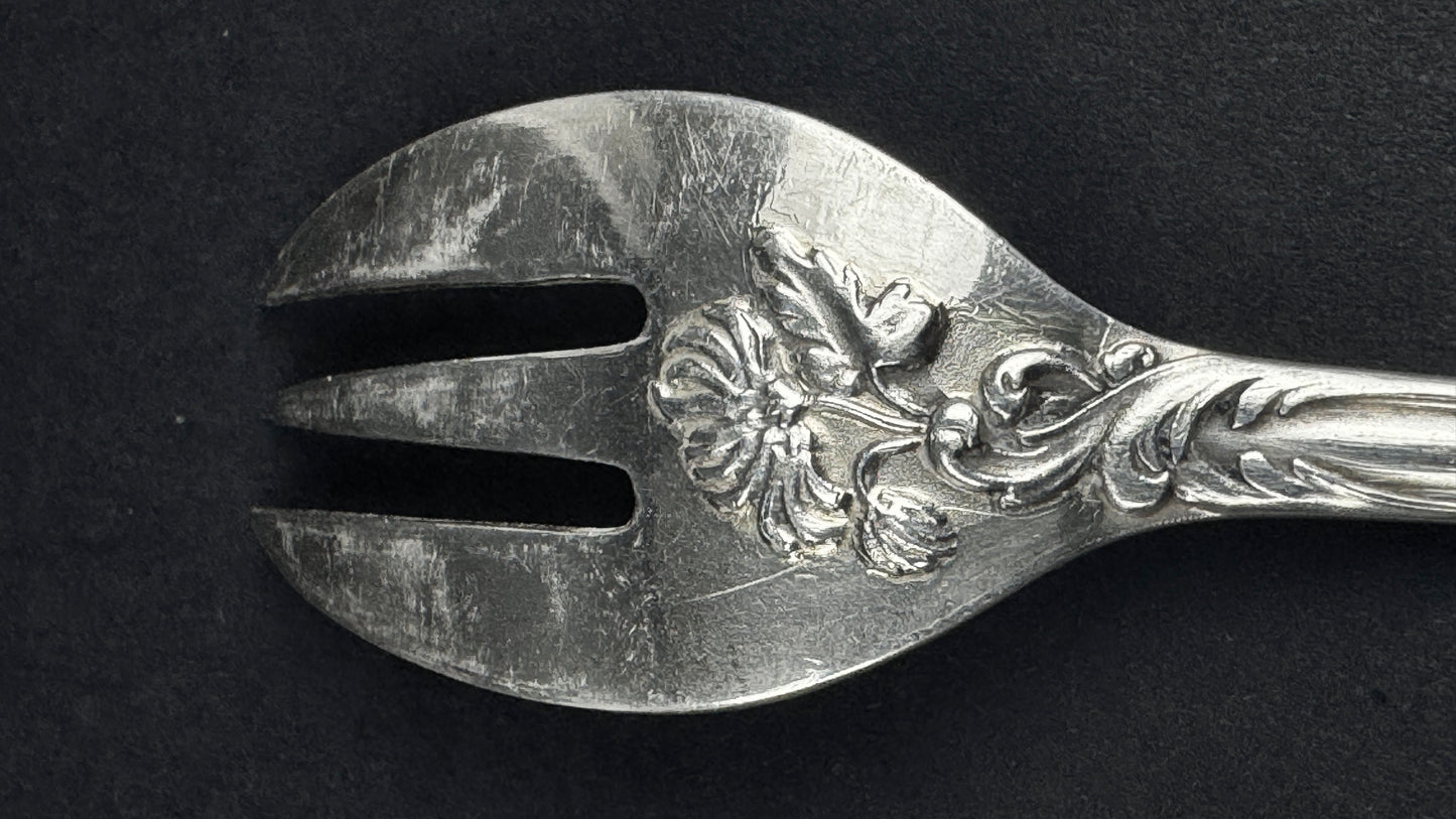 Six fourchettes a huitres Christofle modele Chrysanthème metal argente