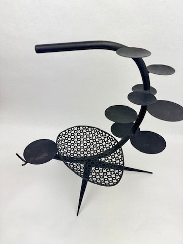 Chandelier sculpture en fer perforé motif trèfle style Mathieu Matégot 1950