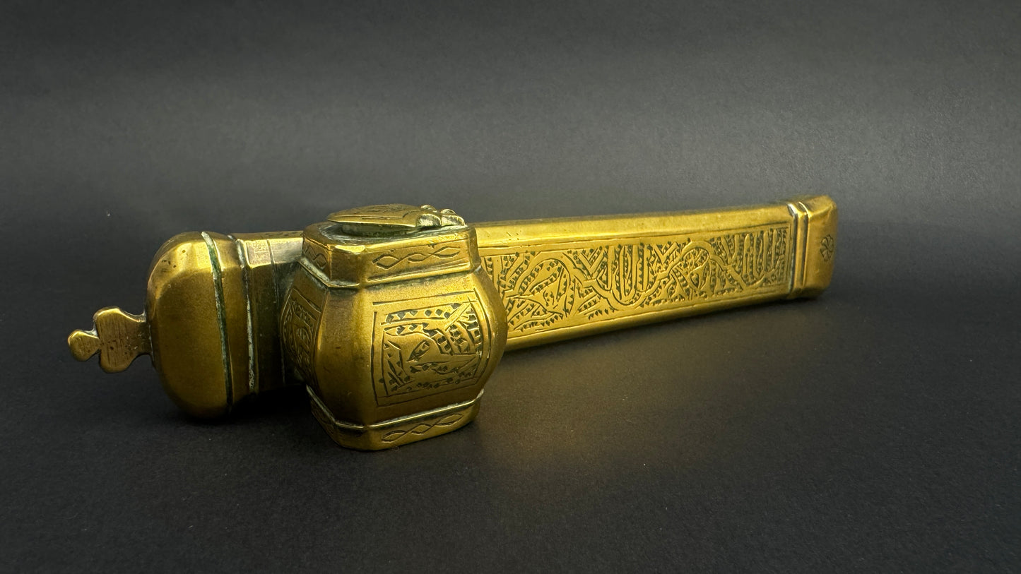 Divit qalamdan, encrier de voyage oriental XIXe bronze gravé 21,5 cm