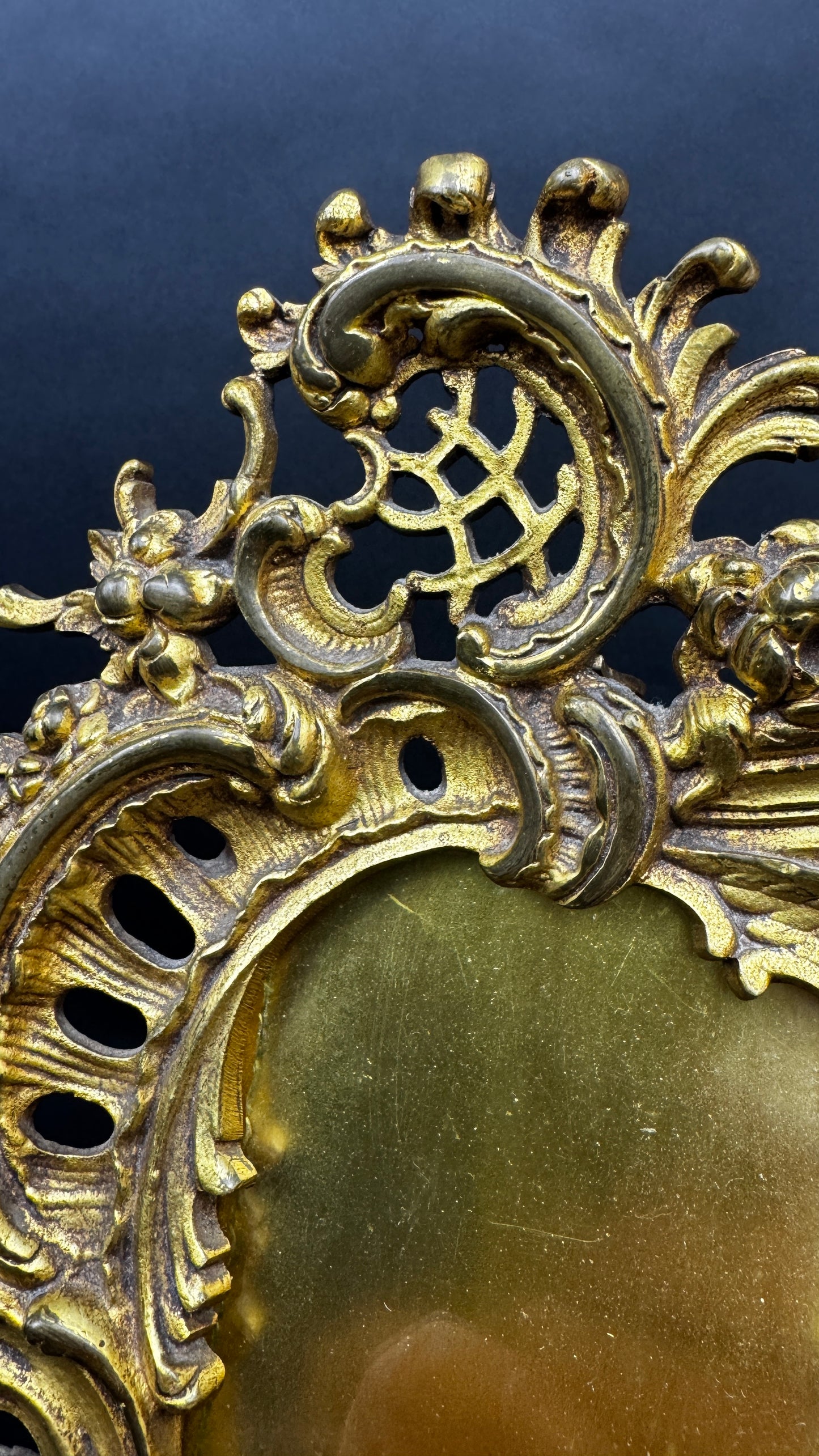 PAIRE DE CADRES EN BRONZE DORÉ STYLE LOUIS XV FIN XIXe SIÈCLE