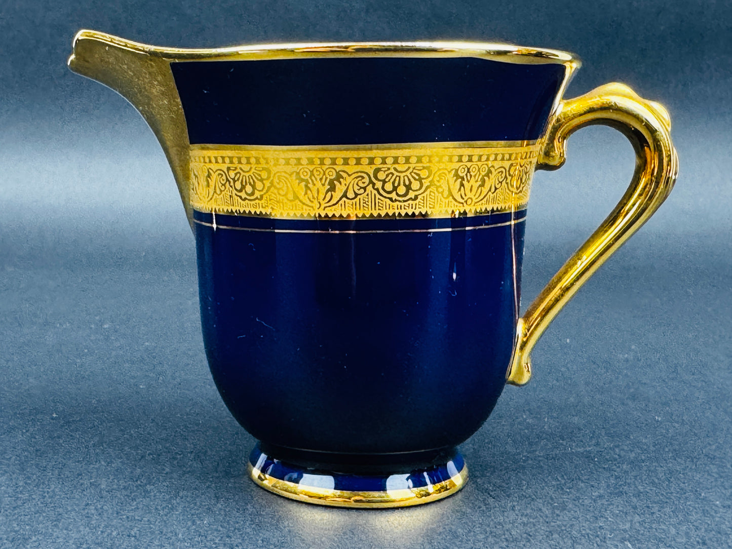 Service à café tête à tête bleu de Four et or Legle Limoges, porcelaine d’art