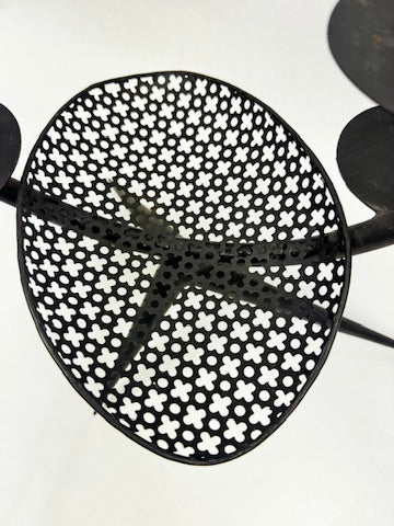 Chandelier sculpture en fer perforé motif trèfle style Mathieu Matégot 1950