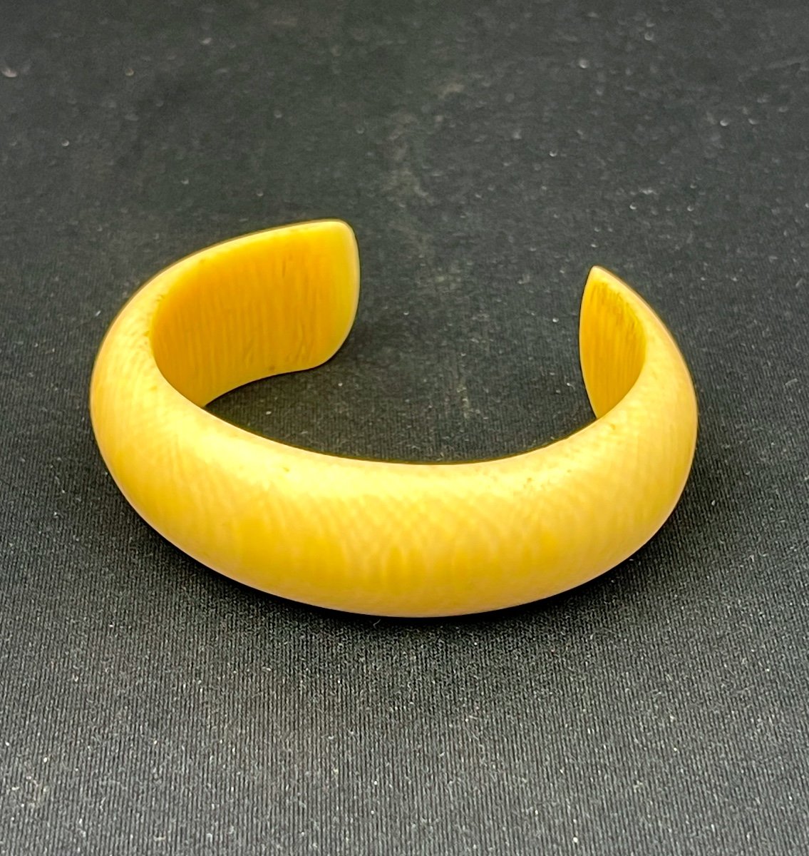 Bracelet manchette, jonc ouvert en ivoire — photo 2
