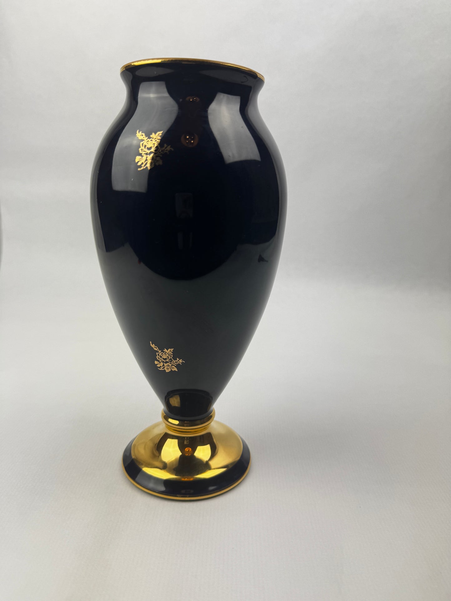 Vase Limoges Castel décor romantique doré à l’or 22 carats – H25 cm