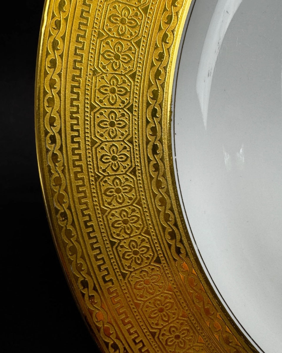 Old Abbey Limoges — Assiette plate, décor or incrusté à rinceaux — photo 2