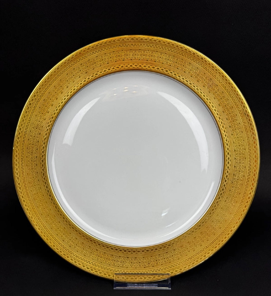 Old Abbey Limoges — Assiette plate, décor or incrusté à rinceaux — photo 1