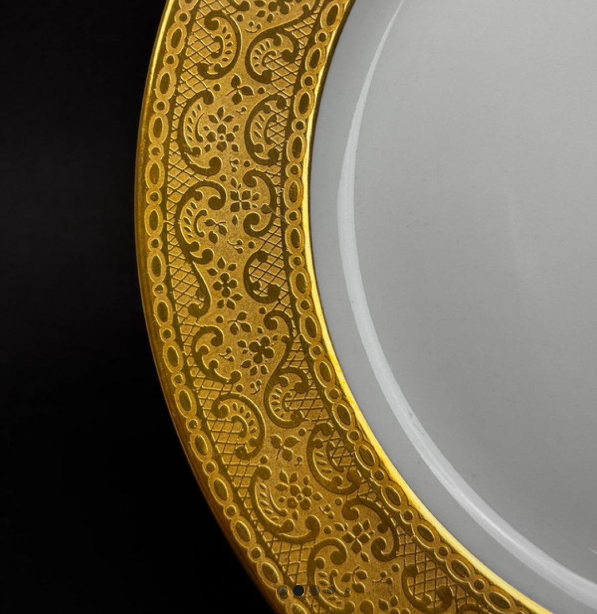 Old Abbey Limoges — Assiette plate, décor or incrusté à rinceaux n°2 — photo 2