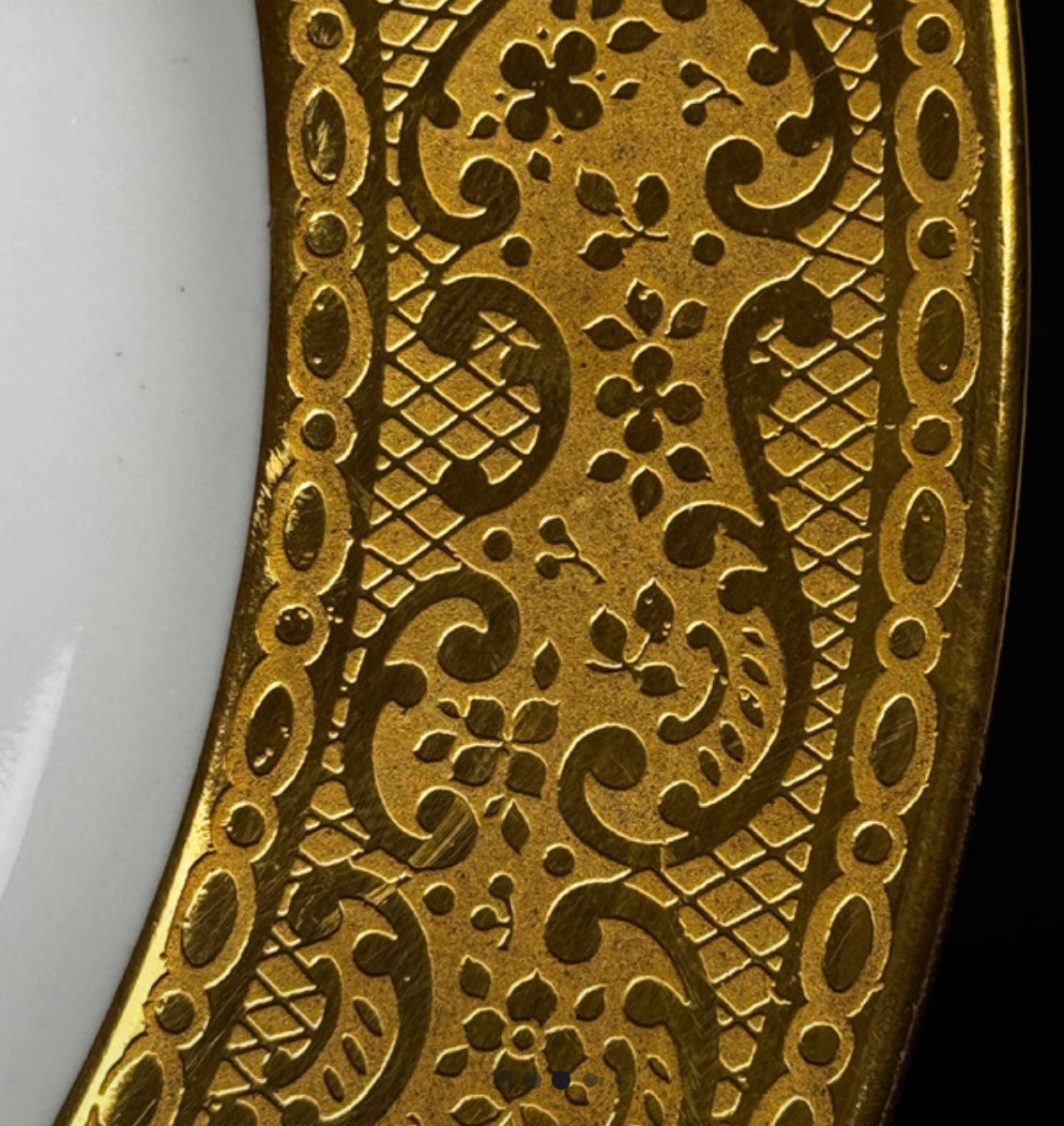 Old Abbey Limoges — Assiette plate, décor or incrusté à rinceaux n°2 — photo 3