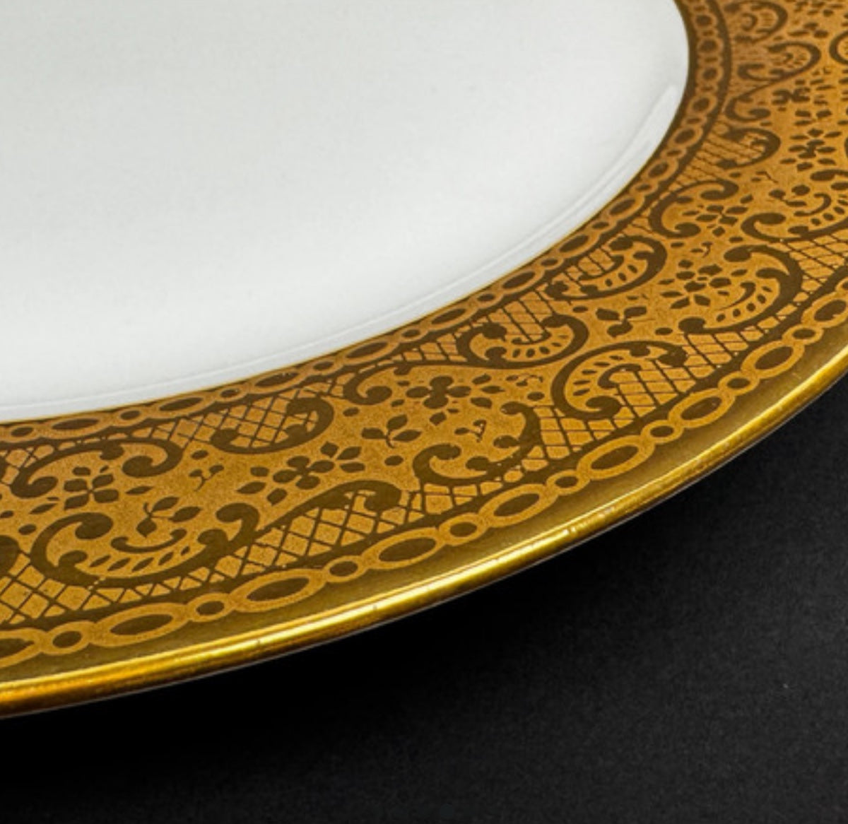 Old Abbey Limoges — Assiette plate, décor or incrusté à rinceaux n°2 — photo 4