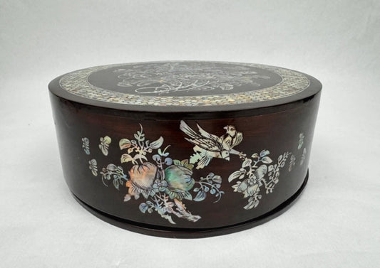 Boîte ronde en palissandre et nacre, Indochine, fin XIXe — photo 1