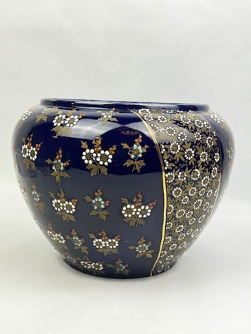 Cache-pot en porcelaine de Limoges décor émaillé or et fleurs relief bleu de Four
