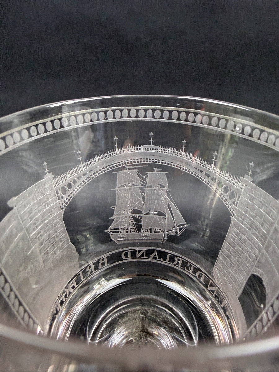 Verre en cristal gravé, souvenir du Sunderland Bridge, c. 1850 — photo 3
