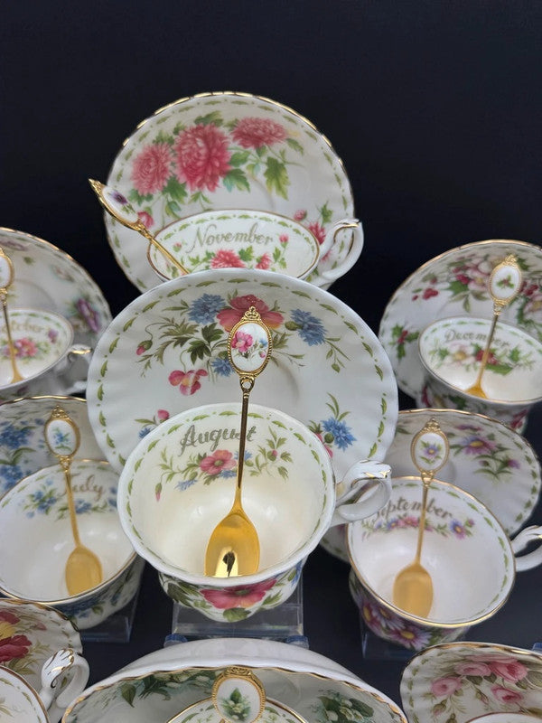 Service Royal Albert Flower of the Month complet 12 tasses cuillères pot lait
