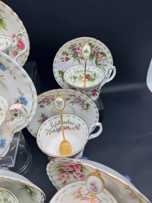Service Royal Albert Flower of the Month complet 12 tasses cuillères pot lait
