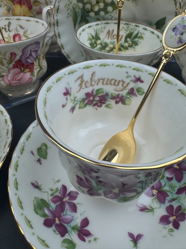 Service Royal Albert Flower of the Month complet 12 tasses cuillères pot lait