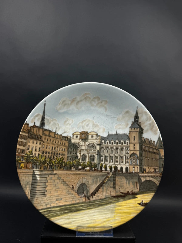 4 assiettes décoratives Porcelaine de Paris “Paris à travers les âges”