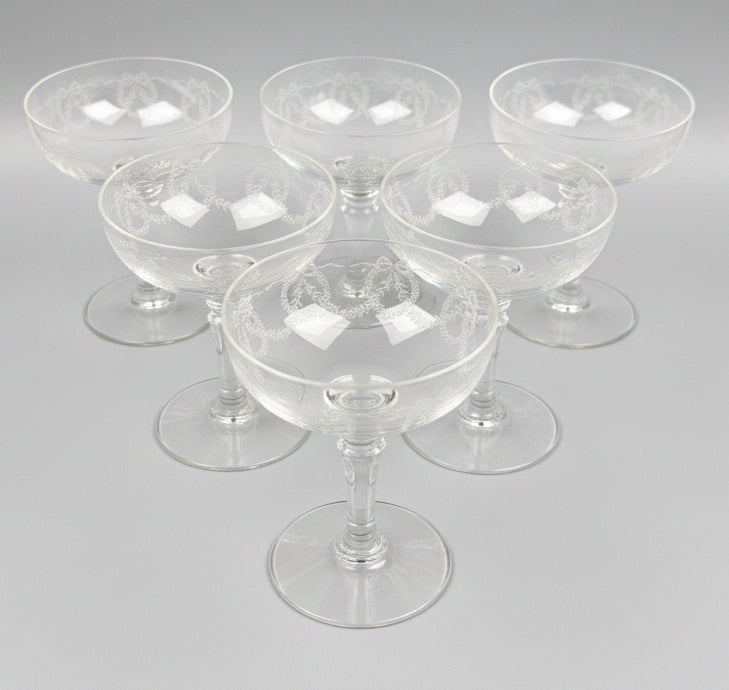 Suite de 6 coupes à champagne en cristal gravé, lot n°1