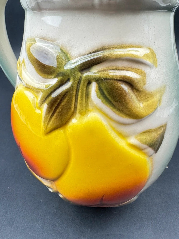 Pichet en céramique Saint-Clément décor de poires en relief