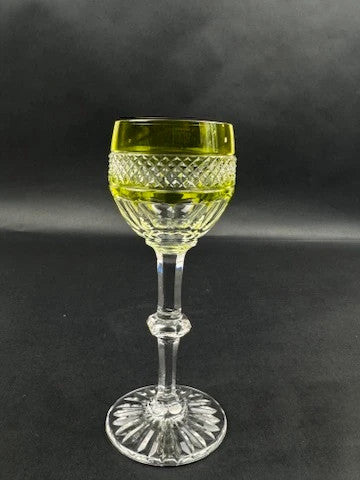 Verre à vin du Rhin en cristal vert chartreuse Saint-Louis Trianon non signé