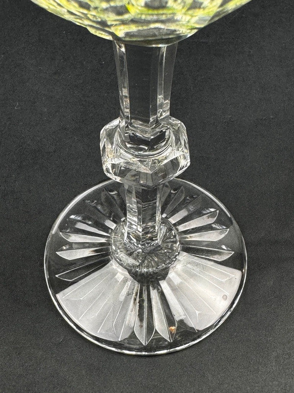 Verre à vin du Rhin en cristal vert chartreuse Saint-Louis Trianon non signé