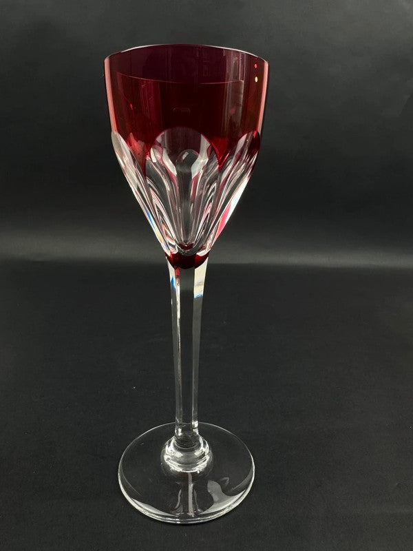 Verre à vin du Rhin en cristal rouge Saint-Louis modèle Bristol hauteur 21 cm
