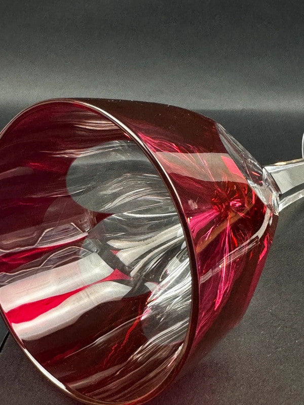 Verre à vin du Rhin en cristal rouge Saint-Louis modèle Bristol hauteur 21 cm