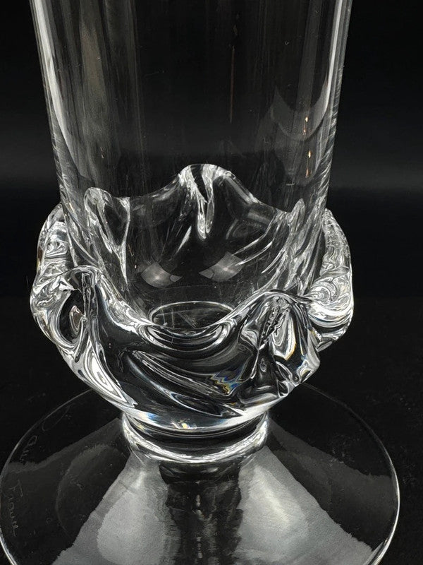 Vase Daum France modèle Sorcy en cristal clair sculpté, hauteur 14,5 cm