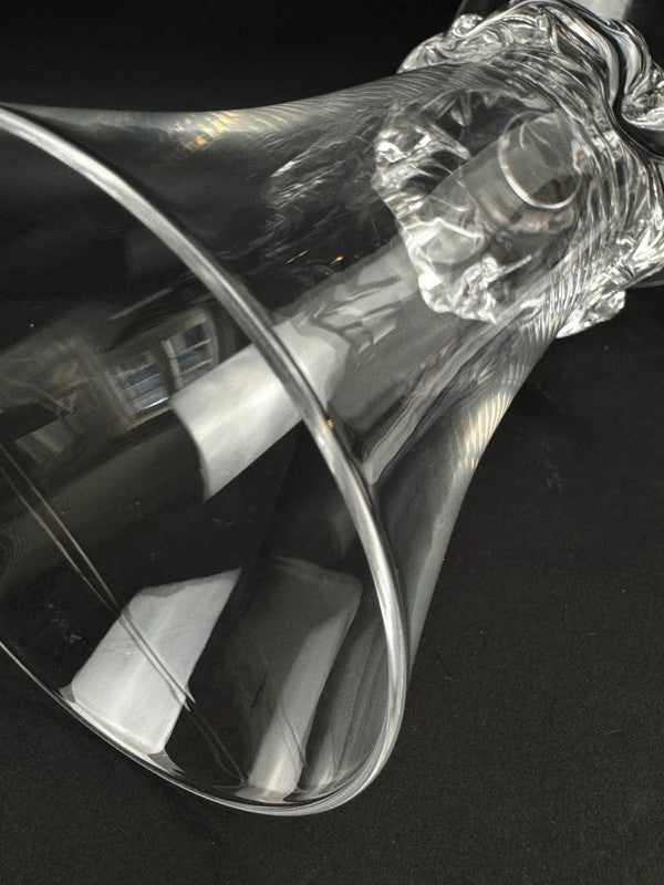 Vase Daum France modèle Sorcy en cristal clair sculpté, hauteur 14,5 cm