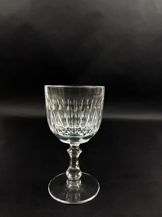 Verre à vin rouge en cristal taillé Cristal de Sèvres, hauteur 14 cm