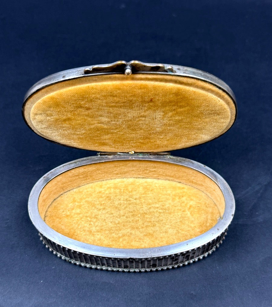 Boîte, coffret à bijoux en cuivre argenté, scène champêtre