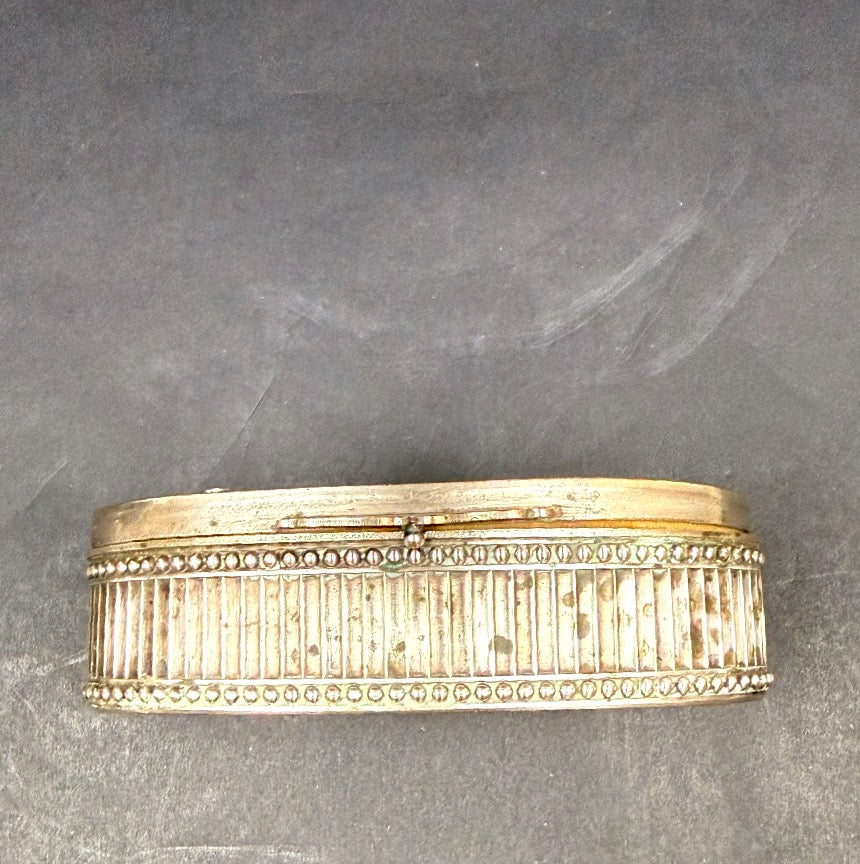 Boîte, coffret à bijoux en cuivre argenté, scène champêtre