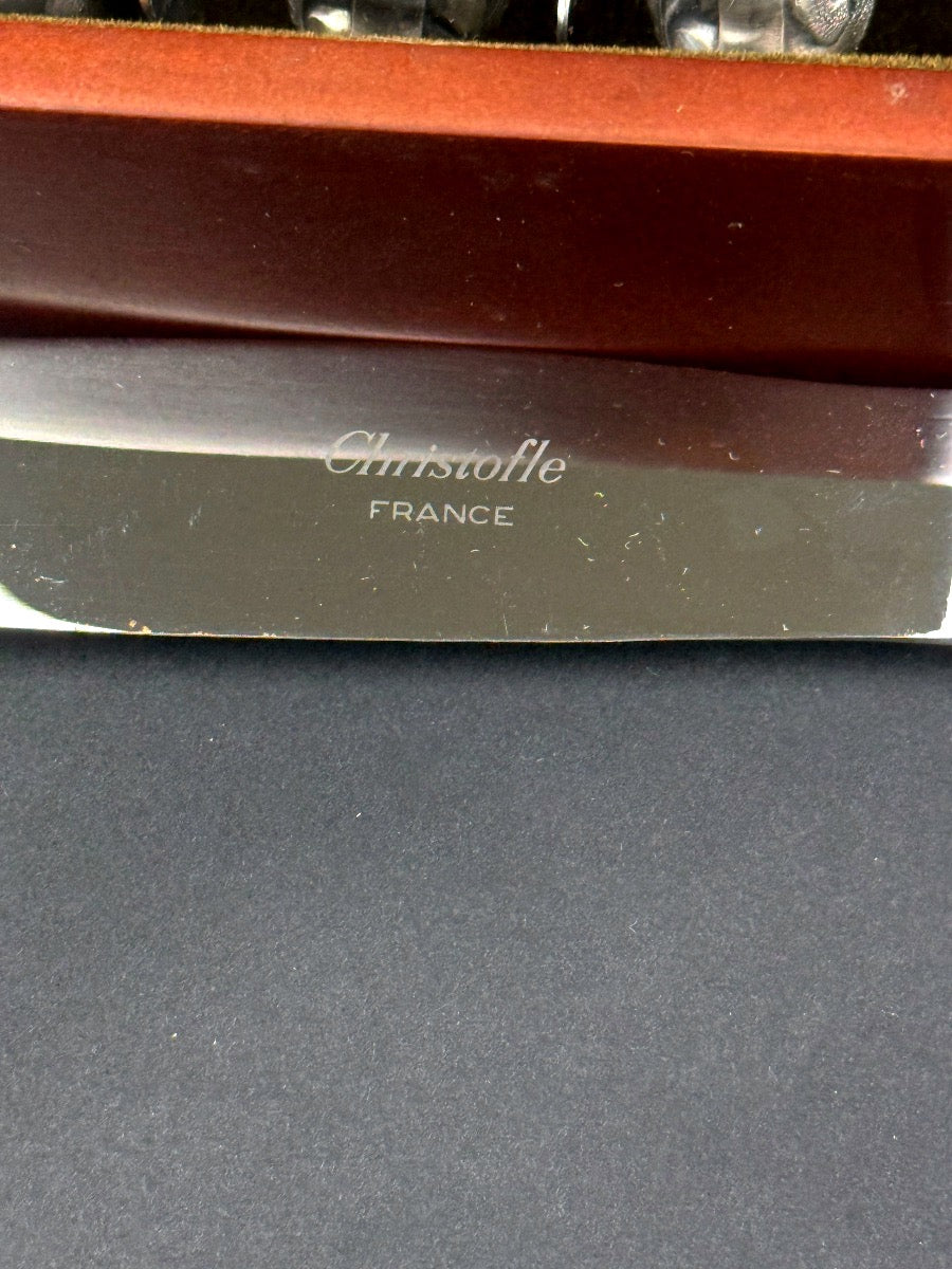 Christofle, suite de 12 couteaux de table modèle Marly