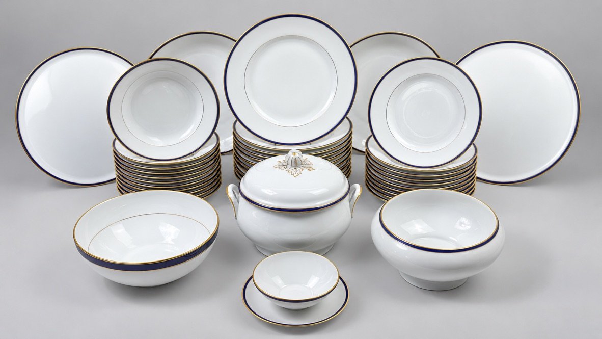 Service de table Chastagner Limoges bleu de four et or, vue 1