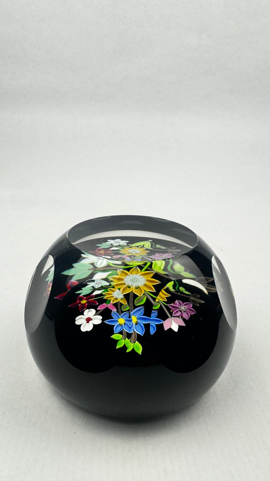 Presse-papier Perthshire 1990 sulfure overlay noir bouquet 219/350