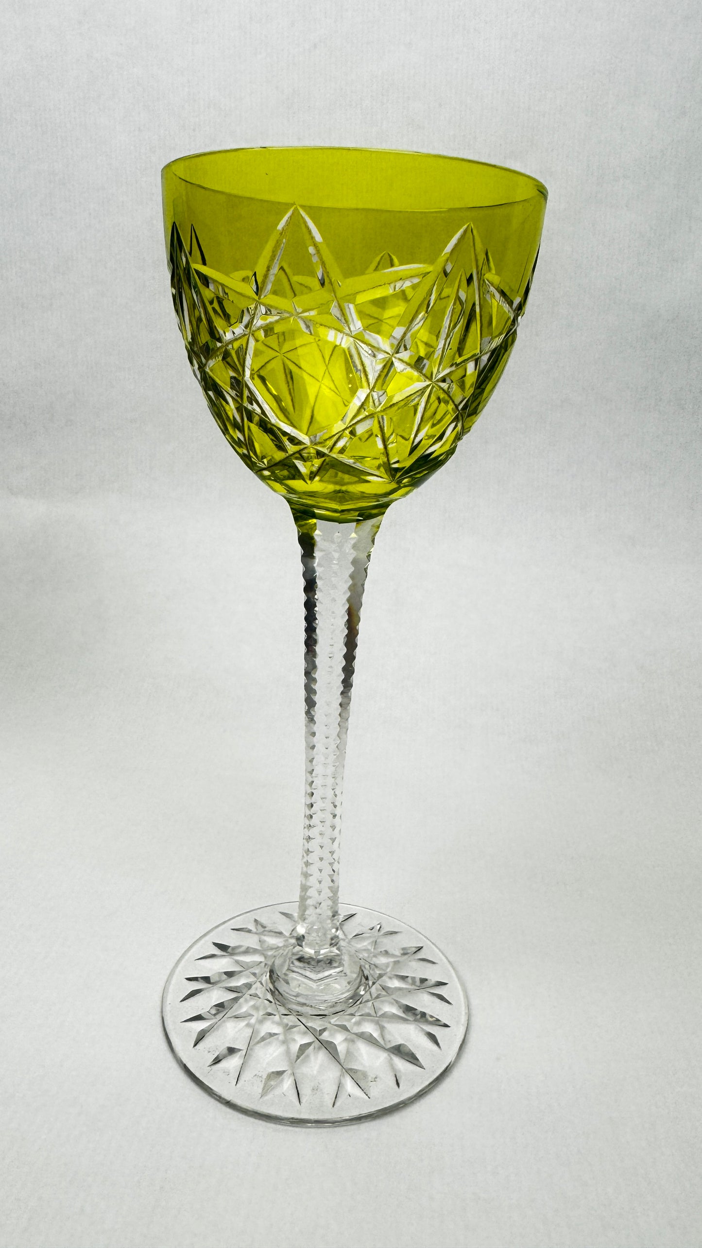 Suite de 5 verres anciens en cristal taillé doublé couleur 19 cm – Baccarat – Modèle S1136 – vers 1890